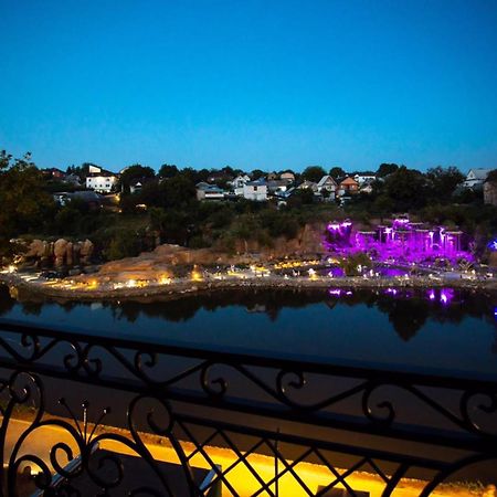 Готель River House Umanʼ 外观 照片