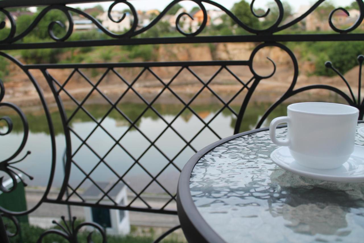 Готель River House Umanʼ 外观 照片