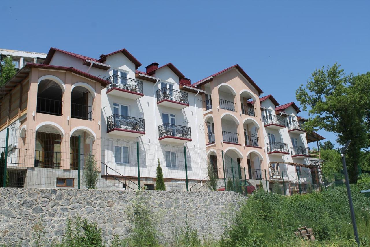 Готель River House Umanʼ 外观 照片