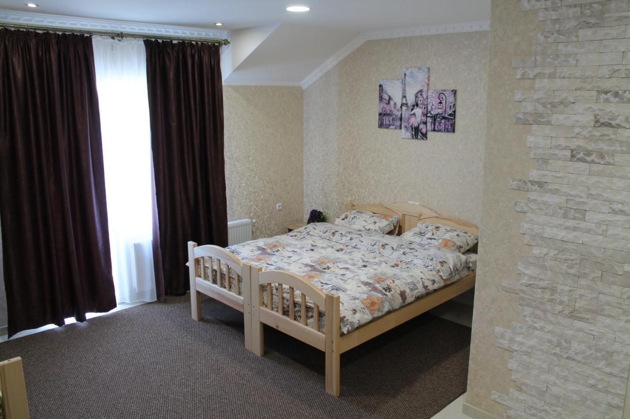 Готель River House Umanʼ 外观 照片